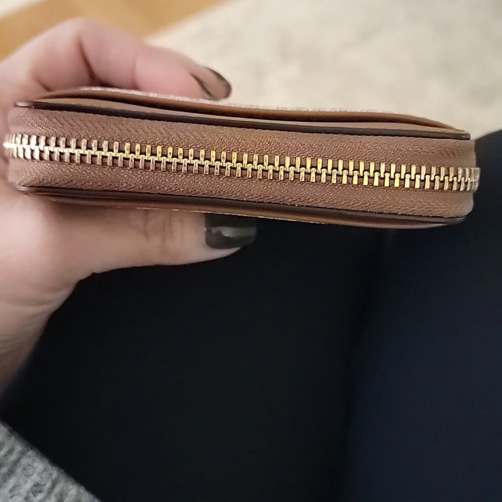 Michael Kors Jet Set Travel Medium Zip-Around Card Case